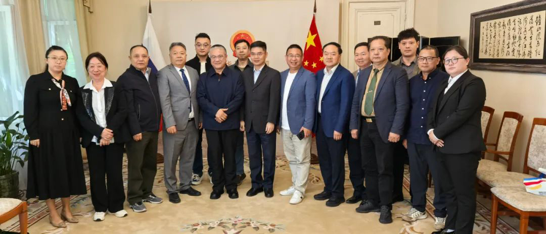 俄羅斯商務(wù)合作留影